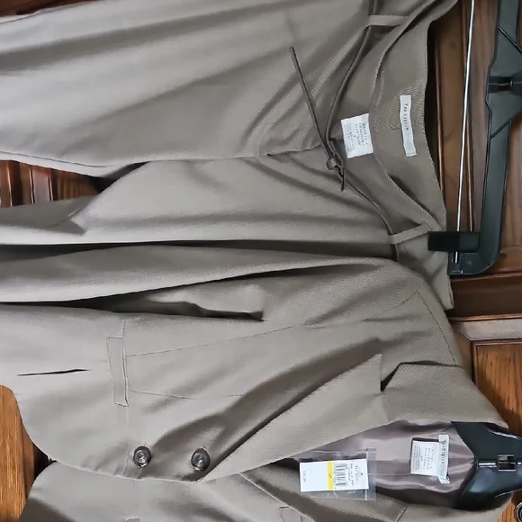 Tan Blazer and Pants Suit Set - Picture 4 of 5